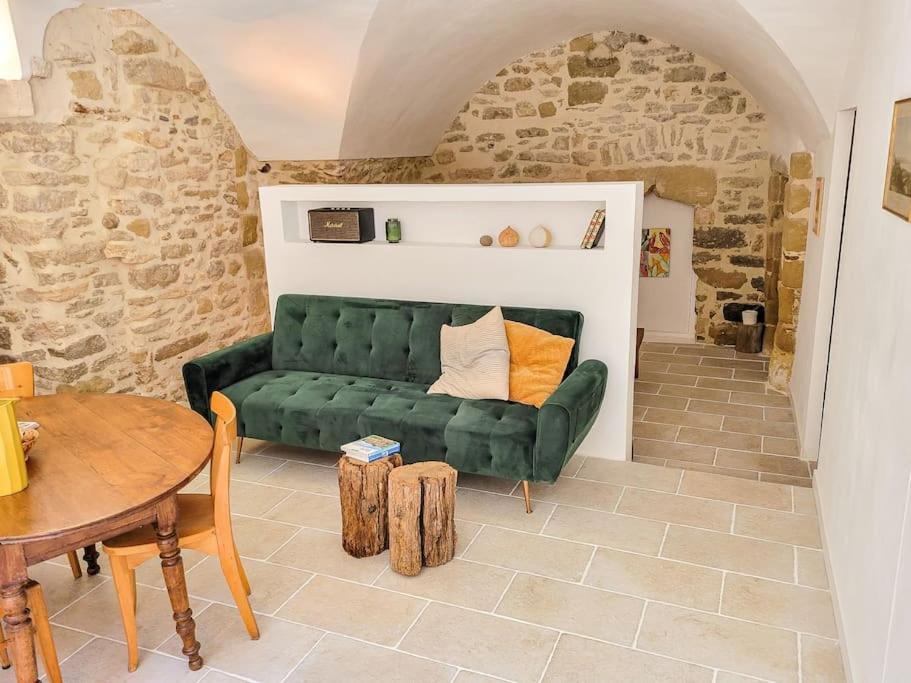 Studio Spacieux De Caractere Montaren-et-Saint-Médiers Εξωτερικό φωτογραφία