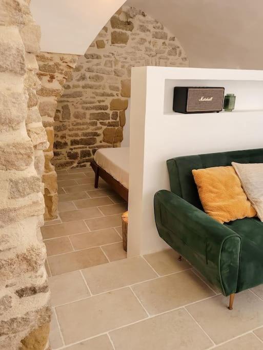 Studio Spacieux De Caractere Montaren-et-Saint-Médiers Εξωτερικό φωτογραφία