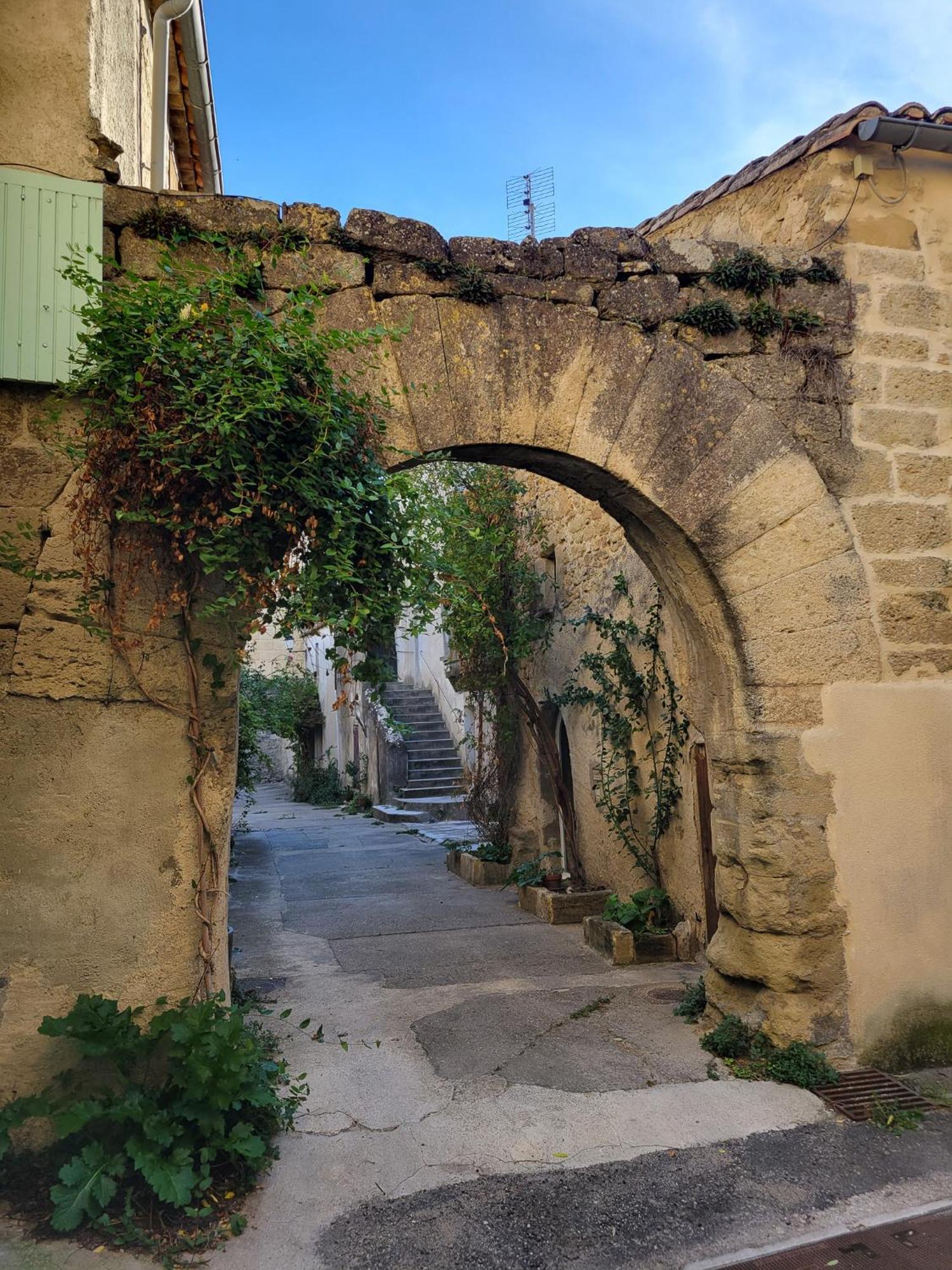 Studio Spacieux De Caractere Montaren-et-Saint-Médiers Εξωτερικό φωτογραφία